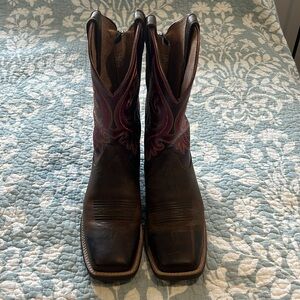 Women size 10 B Ariat Round Up Bsck Zip Western Boot - Worn Mocha - like new